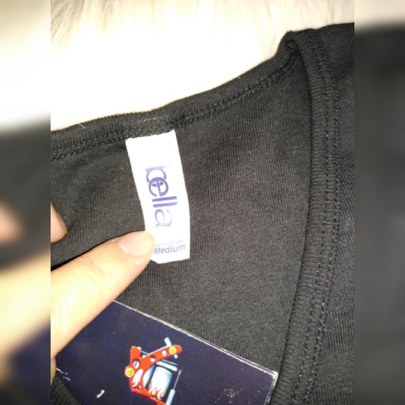 Bella silver skull print, black tee,size "M" - Picture 4 of 7